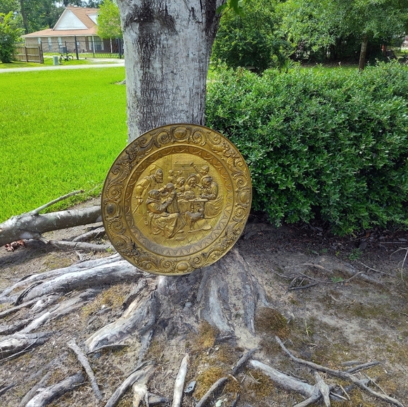 ANTIQUE English Peerage Embossed Brass Tavern Scene Wall Hanging LARGE - Picture 3 of 3